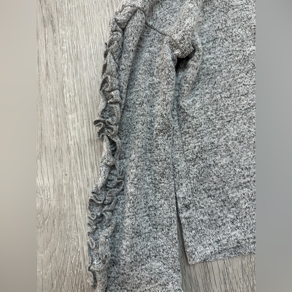 Girls ruffled long sleeve - Picture 2 of 3